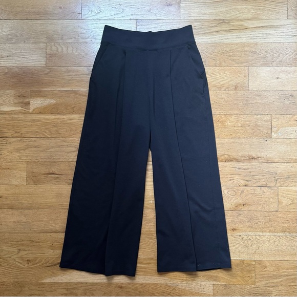 black Lululemon Can You Feel The Pleat Crop pants (size: 4) - Picture 1 of 10